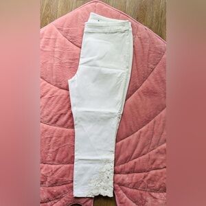 INC International’s Concept Women's White Cropped Pants
